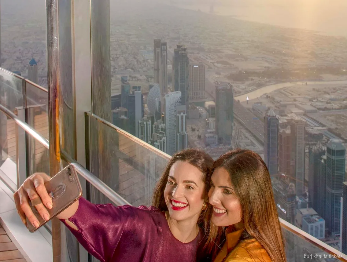 Vista dalla terrazza esterna del Livello 152 Burj Khalifa VIP Lounge