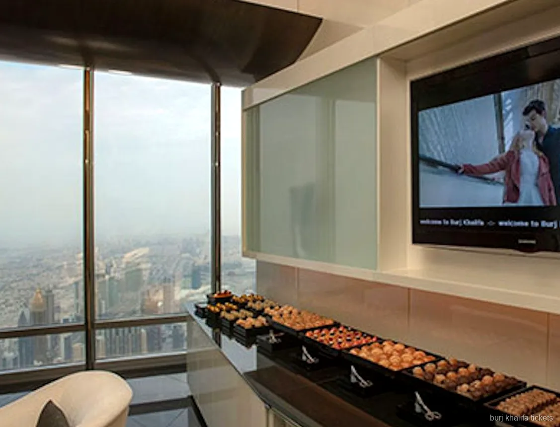 Scala sospesa all'interno della Burj Khalifa VIP Lounge