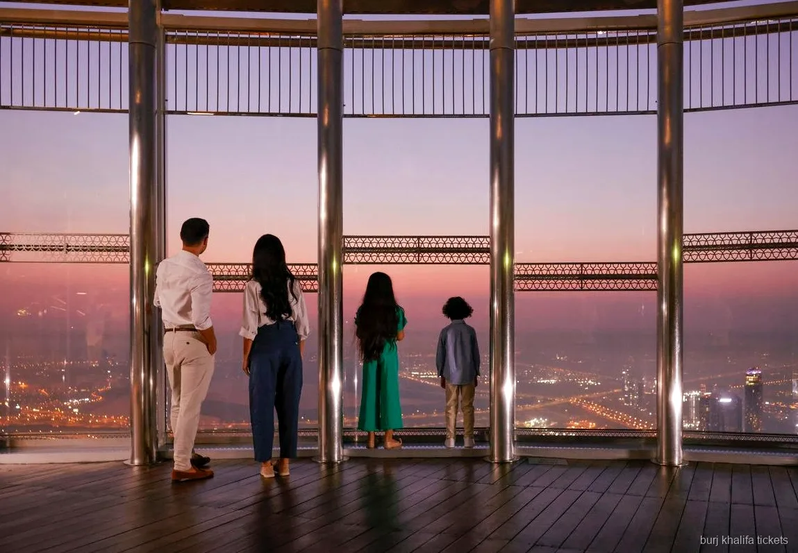 Vista panorámica incluida en la entrada de acceso rápido al mirador del Burj Khalifa