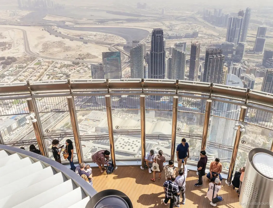Vue depuis la plateforme d'observation du Burj Khalifa incluse dans le billet combiné aquarium