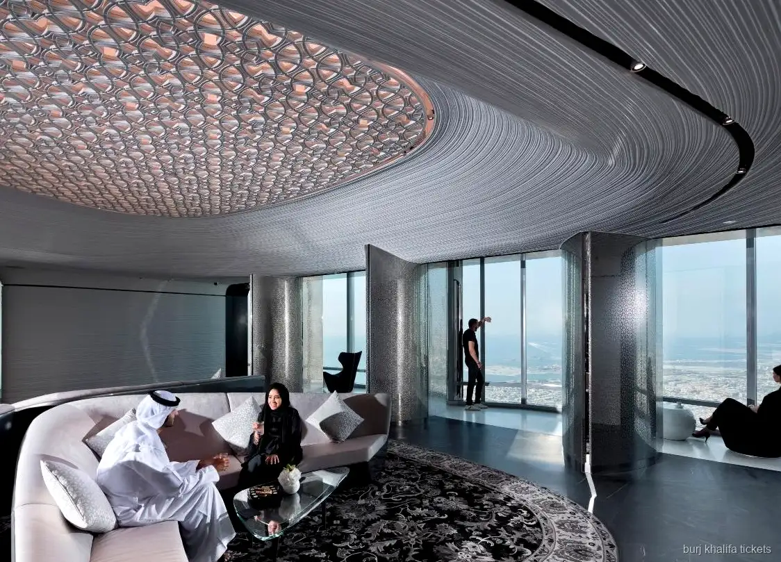 Toboggan en verre à Sky Views Dubai, extra optionnel sur le billet combiné Burj Khalifa