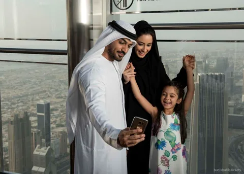 Blick auf den Burj Khalifa vom Sky Views Dubai Observatorium