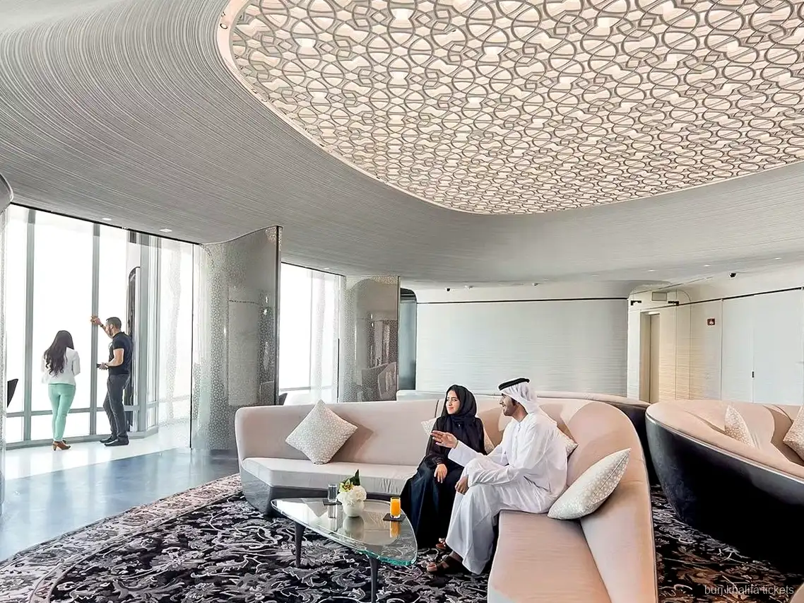Servicio de chófer profesional incluido en la entrada con traslado del Burj Khalifa