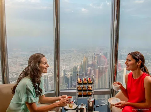 Interior de The Lounge en la entrada VIP del Burj Khalifa nivel 152