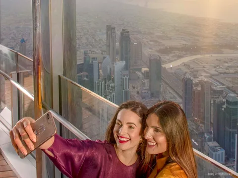 Vista de la terraza exterior desde el nivel 152 VIP del Burj Khalifa