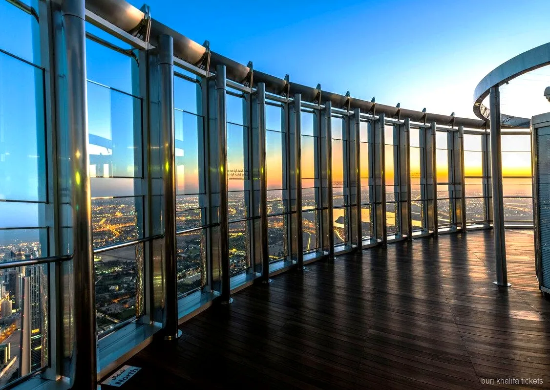 Terraza exterior del mirador del Burj Khalifa incluida en la entrada